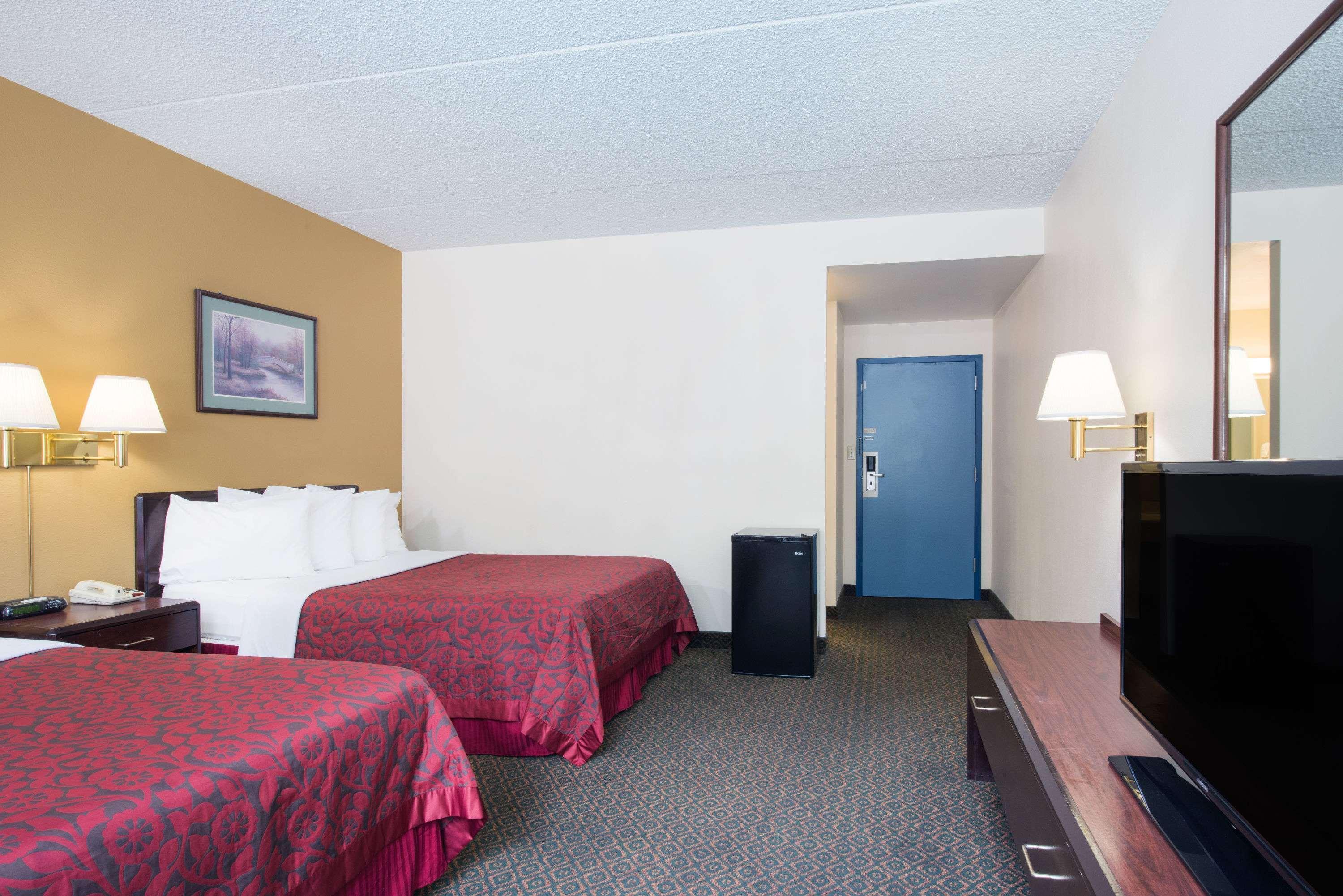 Days Inn By Wyndham Chambersburg Eksteriør billede